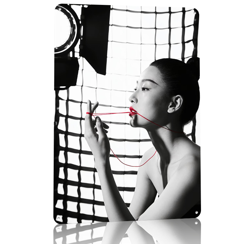 Woman With Red String on Lips  - Retro Gaming On recensione e prezzo