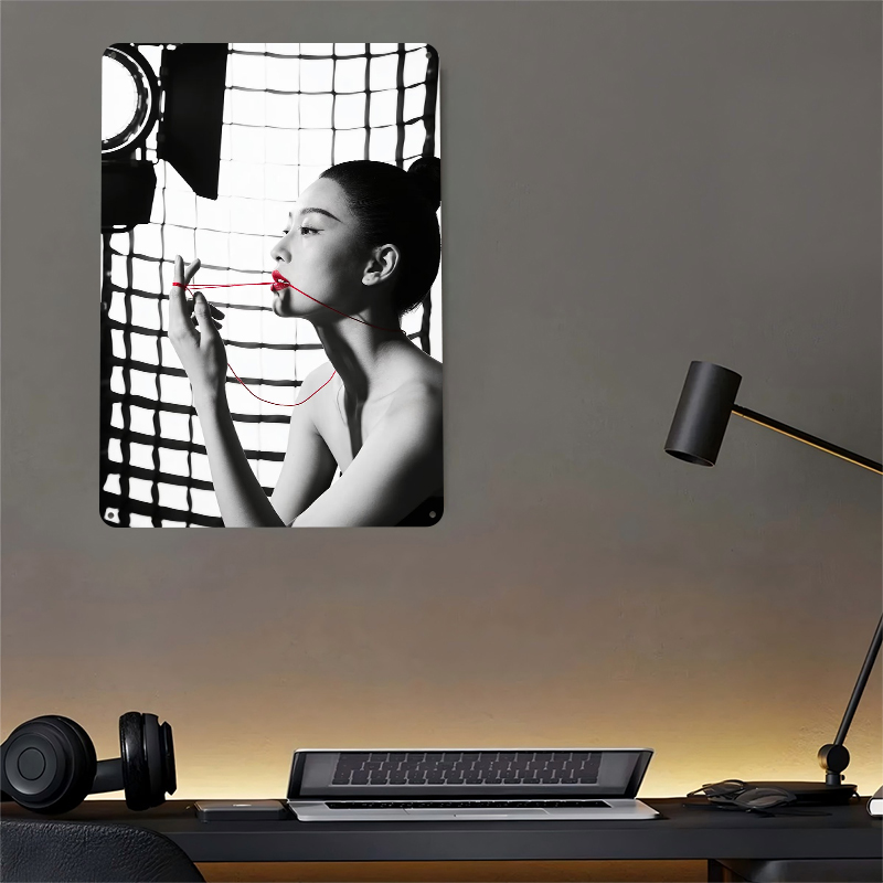 Woman With Red String on Lips  - Retro Gaming On recensione e prezzo